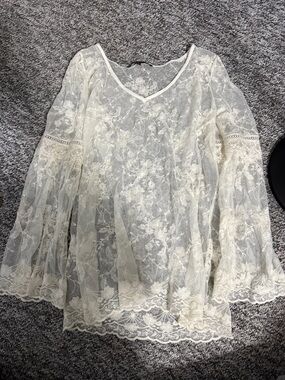 White House Black Market Ivory Floral Lace V-Neck Blouse